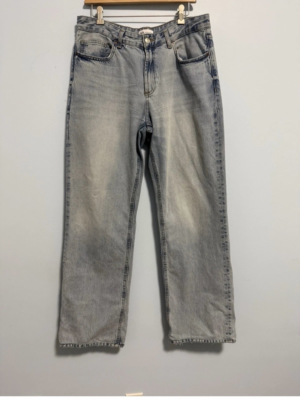 Zara Women’s Straight jeans in light blue with a distressed effect Size 10